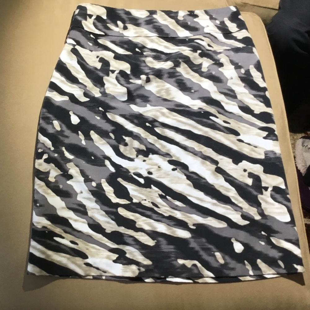 Fashion Forward BUSINESS Knee length skirt